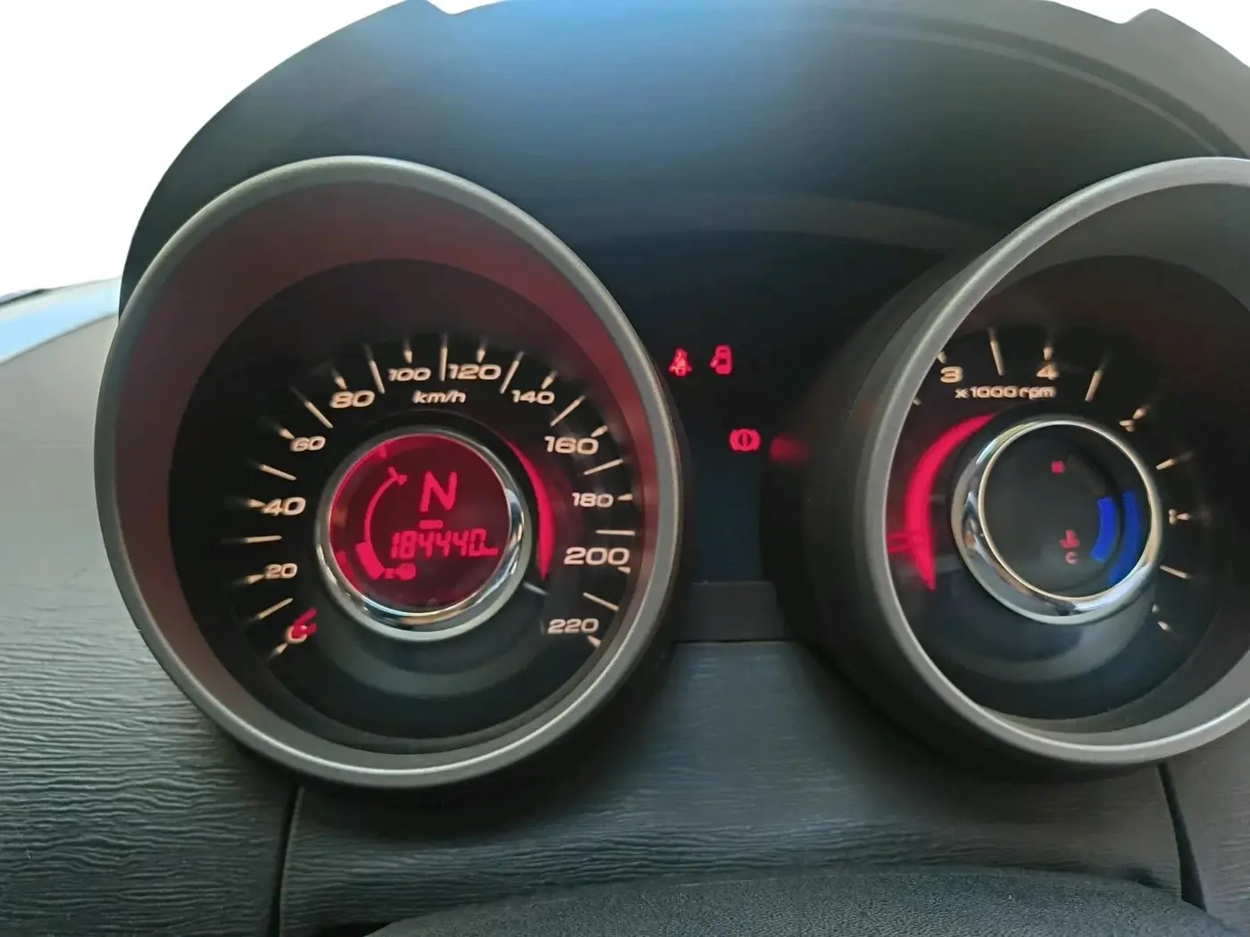 2014 Mahindra XUV500 W8, Diesel, Manual, 1,84,440 km, interior