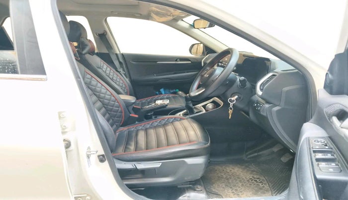 2024 KIA SONET HTK (O) 1.2 Petrol MT, Petrol, Manual, 44,463 km, interior