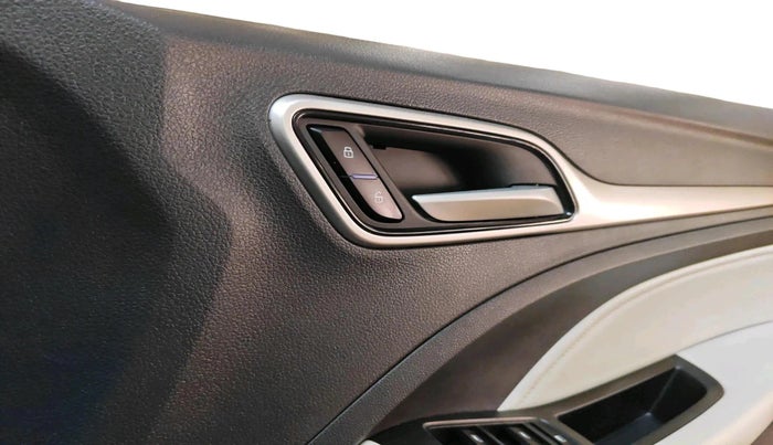 2025 MG ASTOR Sprint 1.5 MT (Ivory), Petrol, Manual, 10,171 km, interior