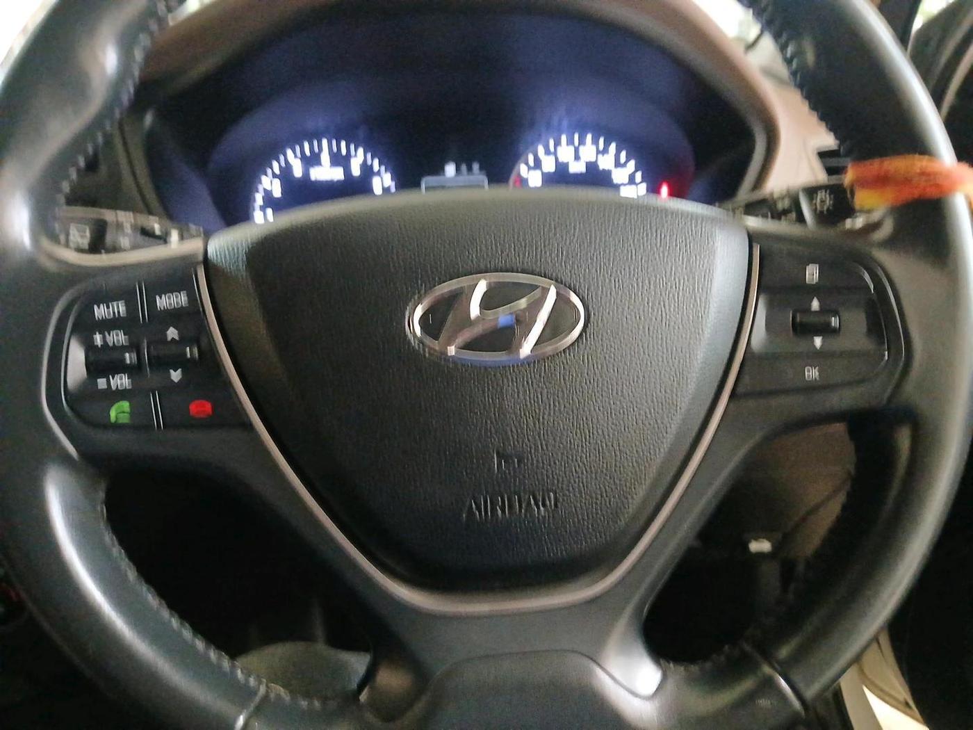 2017 Hyundai Elite i20 ASTA 1.2 (O), Petrol, Manual, 68,827 km, interior