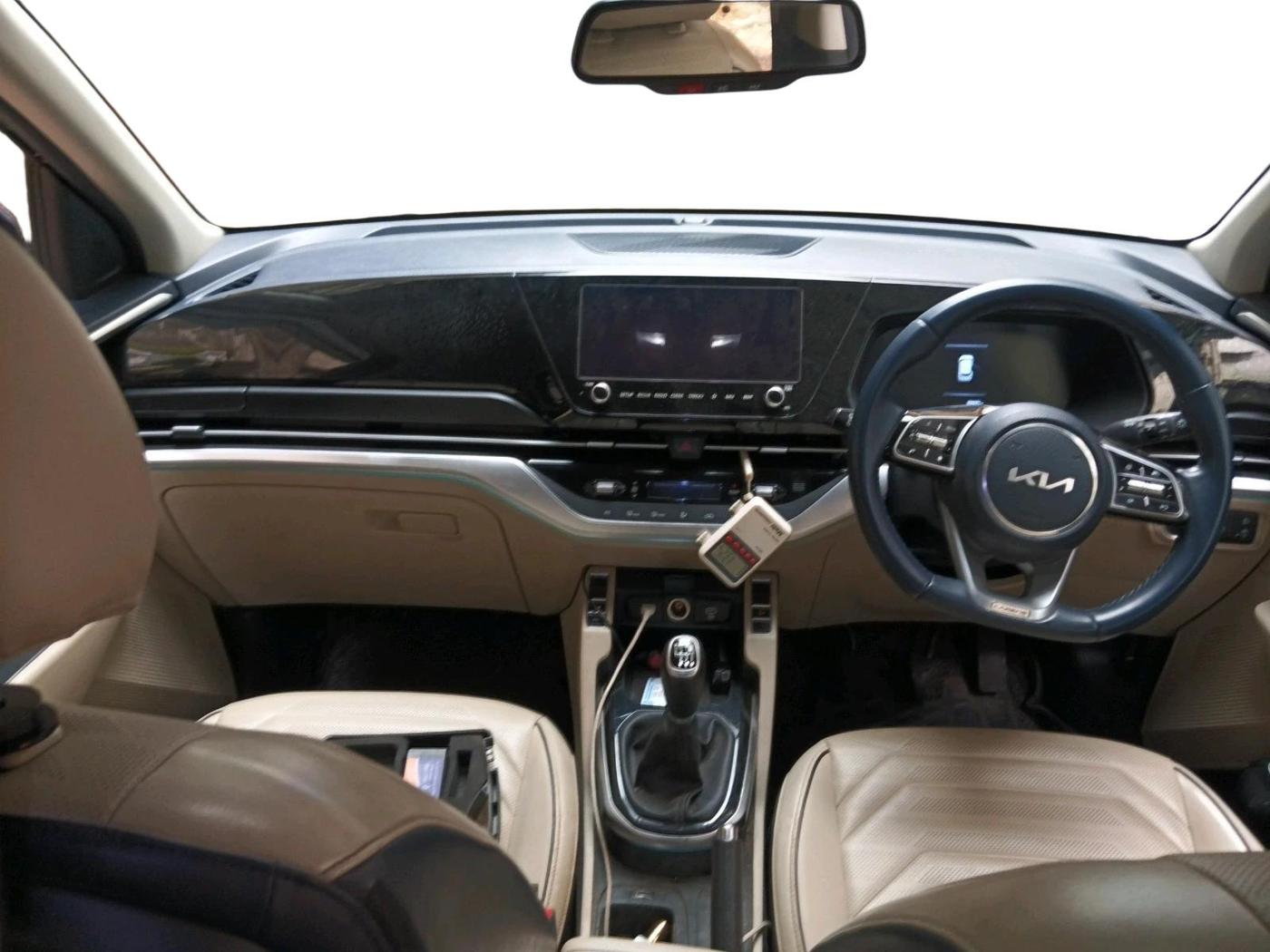 2022 KIA CARENS LUXURY 1.4 PETROL 7 STR, Petrol, Manual, 39,443 km, interior