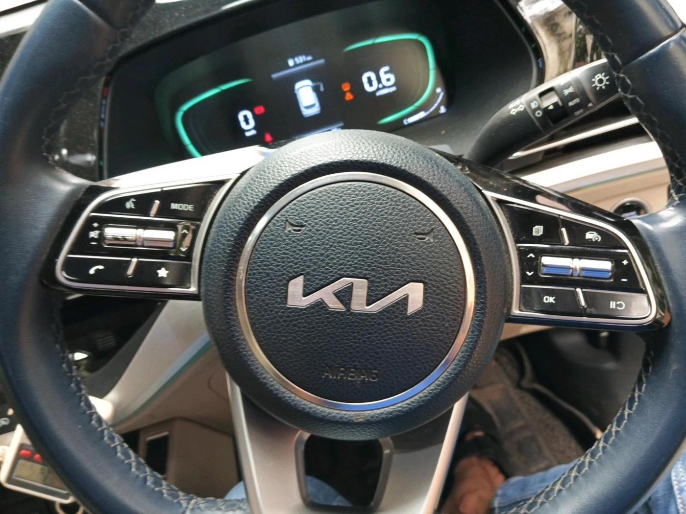 2022 KIA CARENS LUXURY 1.4 PETROL 7 STR, Petrol, Manual, 39,443 km, interior
