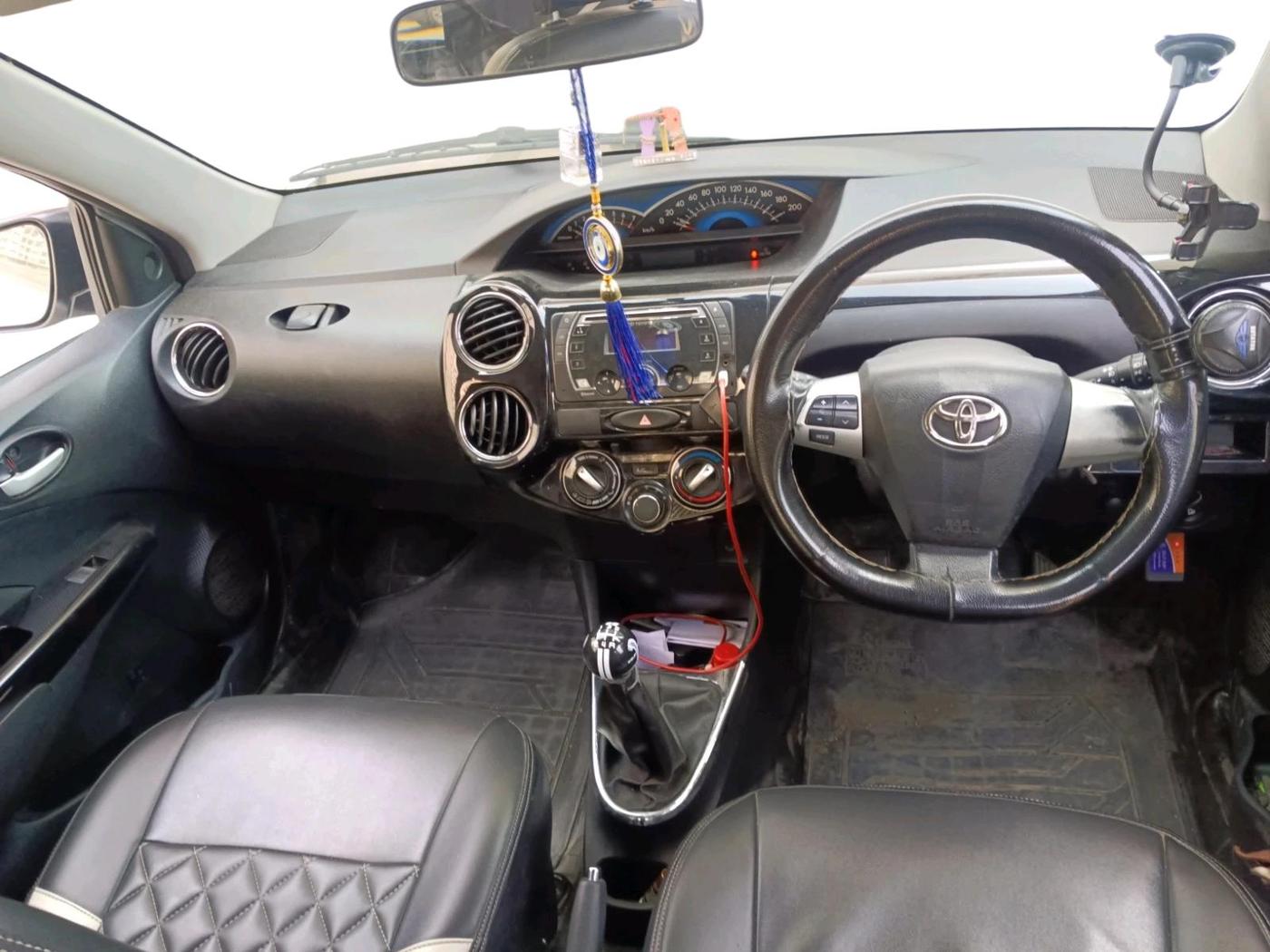 2015 Toyota Etios CROSS 1.5 V, Petrol, Manual, 1,46,251 km, interior
