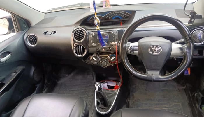 2015 Toyota Etios CROSS 1.5 V, Petrol, Manual, 1,46,251 km, interior