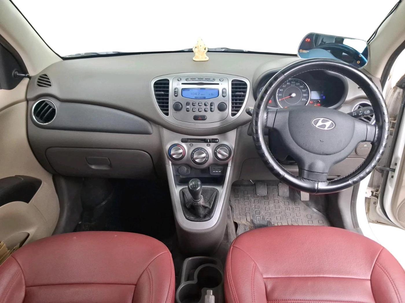 2015 Hyundai i10 SPORTZ 1.1, Petrol, Manual, 18,808 km, interior