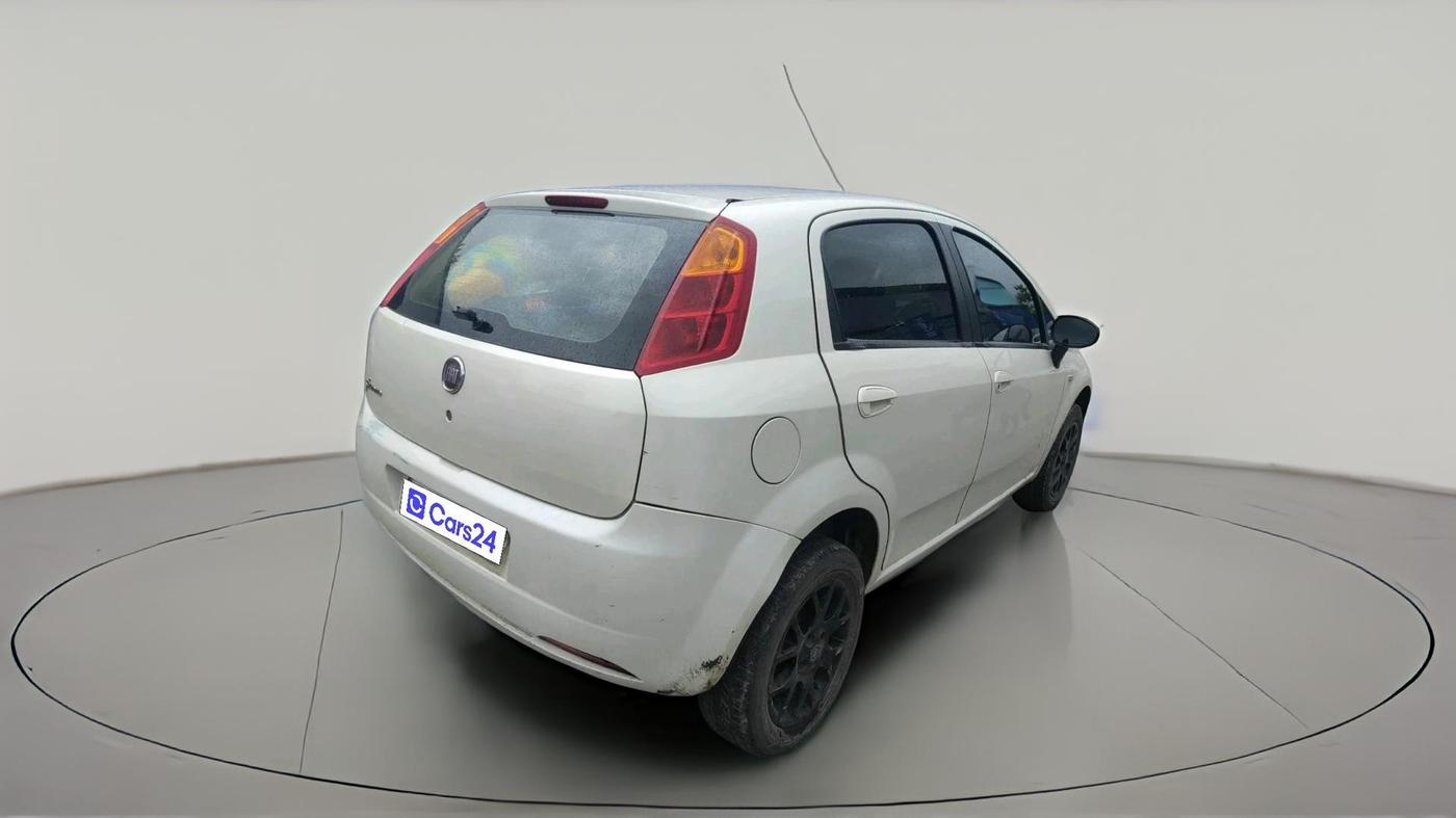 2014 Fiat Punto EVO EMOTION 1.3 MULTIJET, Diesel, Manual, 1,08,622 km, exterior