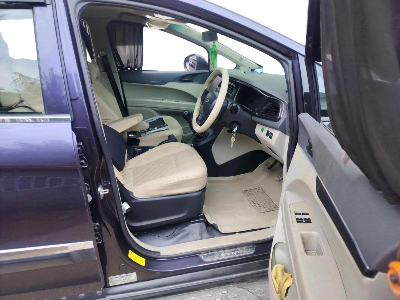 2018 Mahindra MARAZZO M2 7STR, Diesel, Manual, 47,209 km, interior