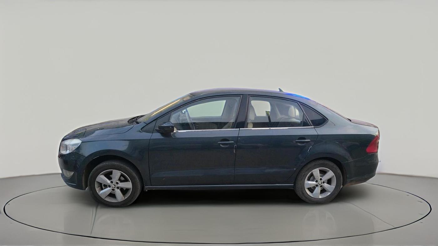 2016 Skoda Rapid AMBITION 1.5 TDI AT, Diesel, Automatic, 1,40,321 km, exterior