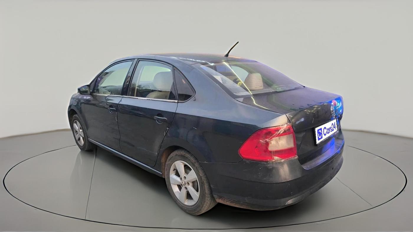 2016 Skoda Rapid AMBITION 1.5 TDI AT, Diesel, Automatic, 1,40,321 km, exterior