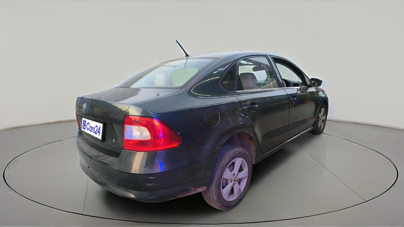 2016 Skoda Rapid AMBITION 1.5 TDI AT, Diesel, Automatic, 1,40,321 km, exterior