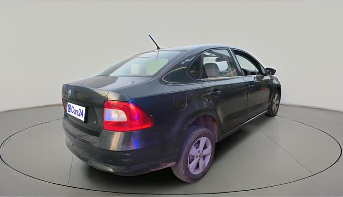 2016 Skoda Rapid AMBITION 1.5 TDI AT, Diesel, Automatic, 1,40,321 km, exterior