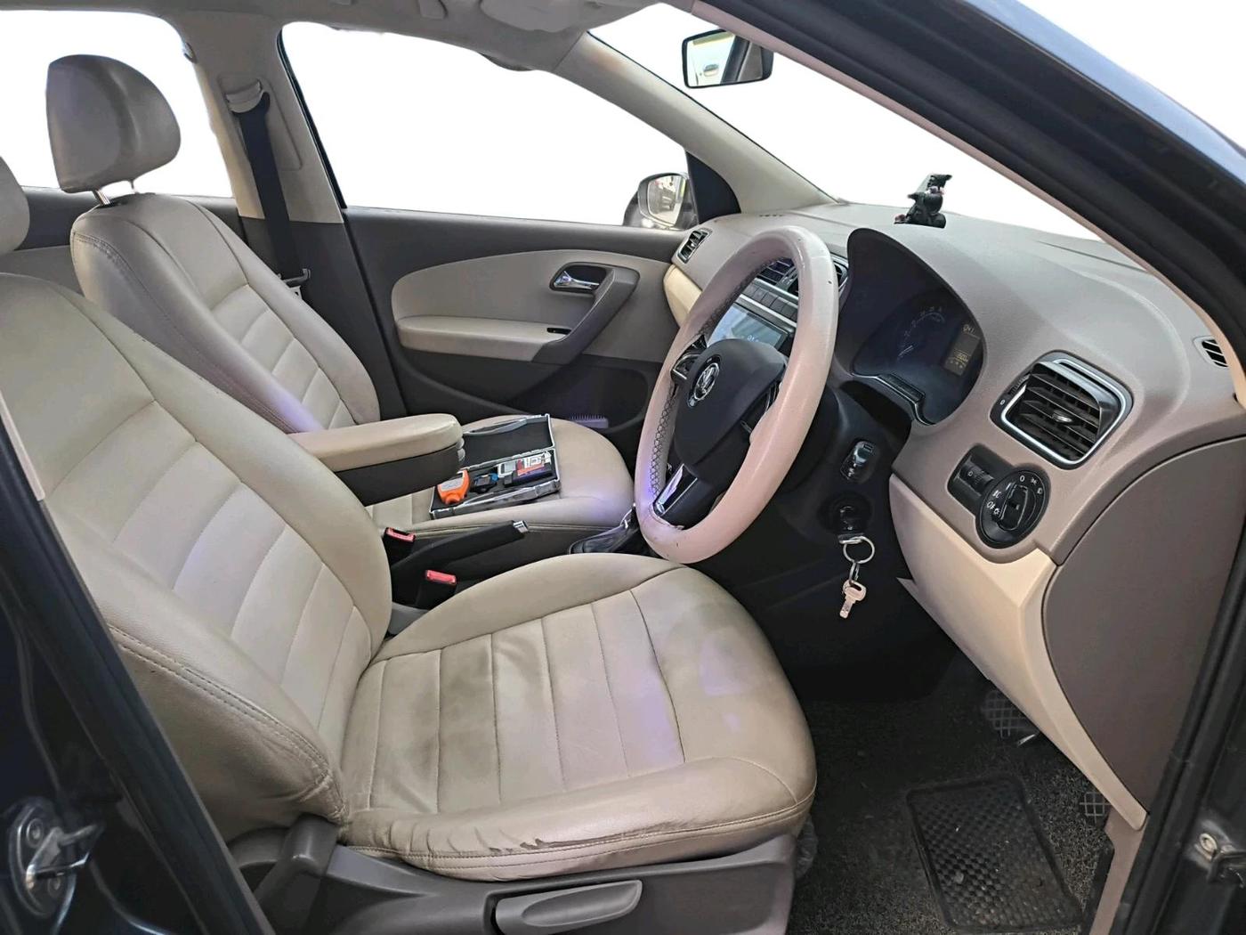2016 Skoda Rapid AMBITION 1.5 TDI AT, Diesel, Automatic, 1,40,321 km, interior