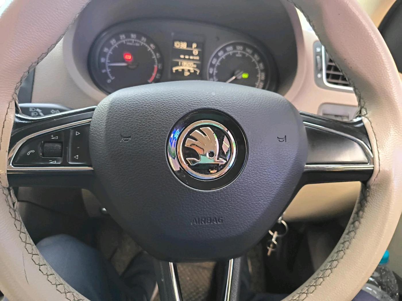2016 Skoda Rapid AMBITION 1.5 TDI AT, Diesel, Automatic, 1,40,321 km, interior