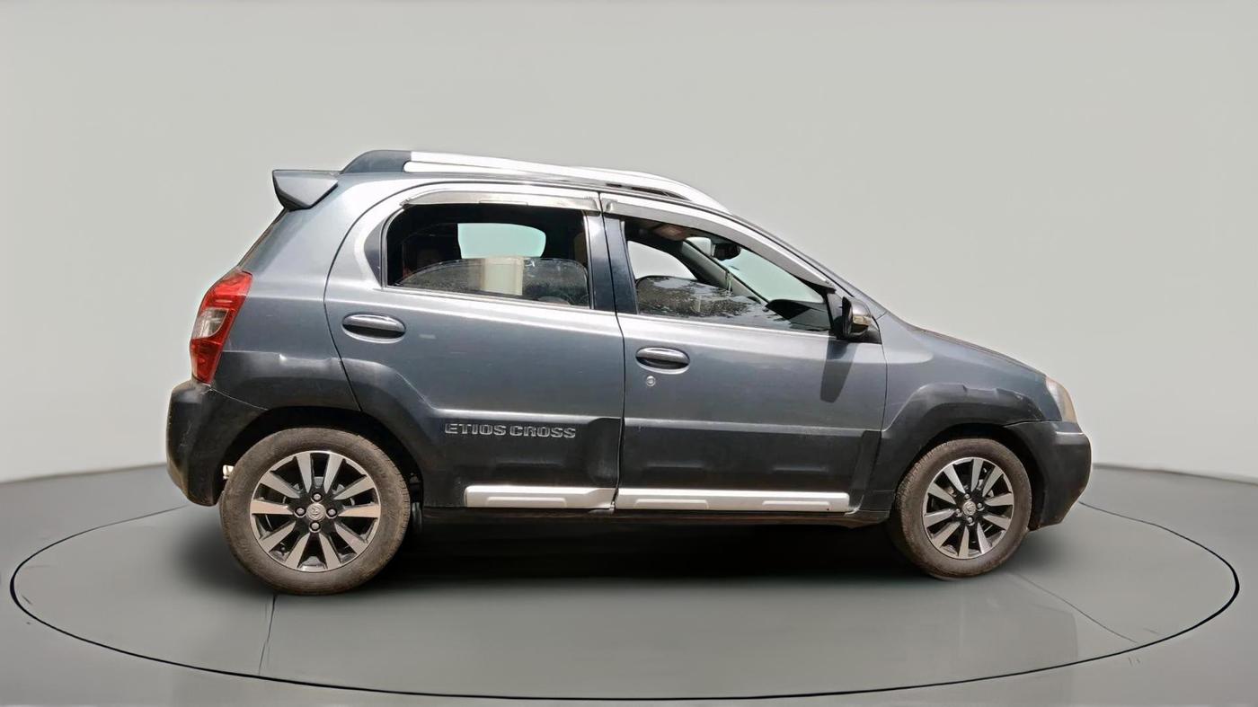 2014 Toyota Etios CROSS 1.5 V, Petrol, Manual, 1,08,218 km, exterior
