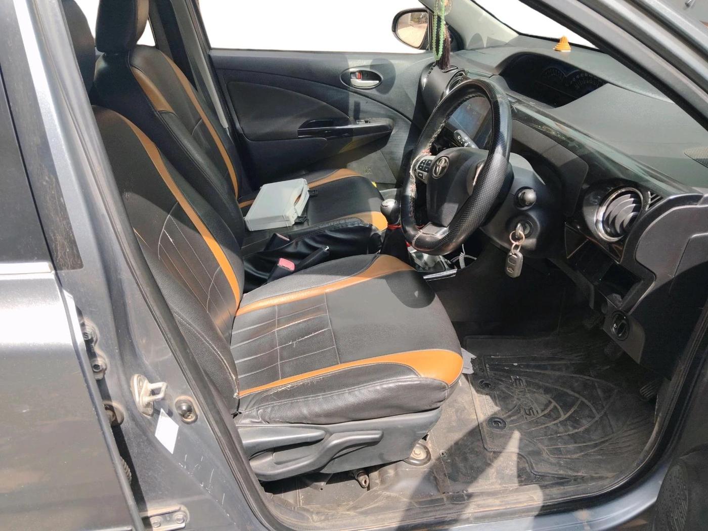 2014 Toyota Etios CROSS 1.5 V, Petrol, Manual, 1,08,218 km, interior