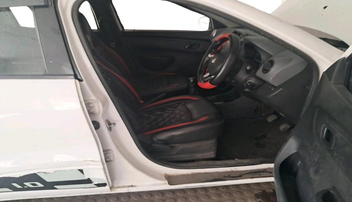 2017 Renault Kwid RXT 1.0, CNG, Manual, 1,02,317 km, interior