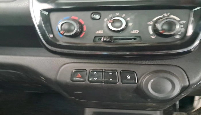 2017 Renault Kwid RXT 1.0, CNG, Manual, 1,02,317 km, interior