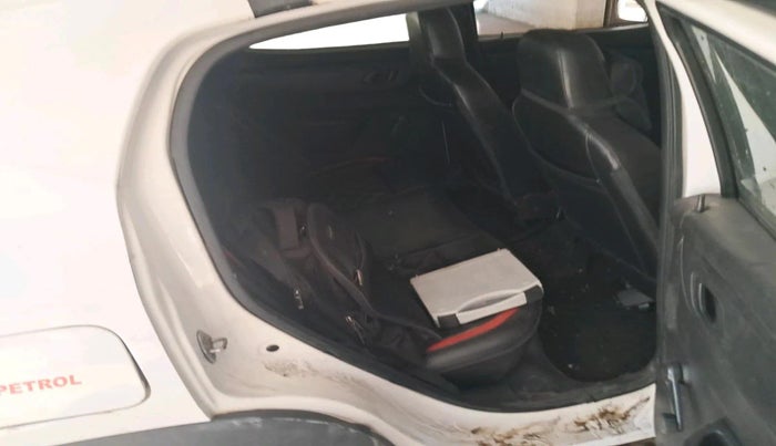 2017 Renault Kwid RXT 1.0, CNG, Manual, 1,02,317 km, interior