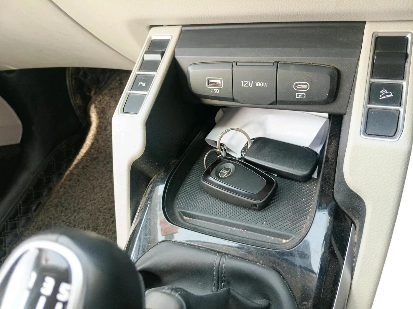 2025 KIA Carens Clavis HTK Plus 1.5 Diesel MT, Diesel, Manual, 18,316 km, interior