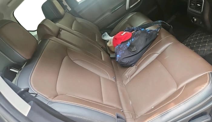2023 Mahindra SCORPIO-N Z8 L DIESEL MT 2WD 7 STR, Diesel, Manual, 35,436 km, interior