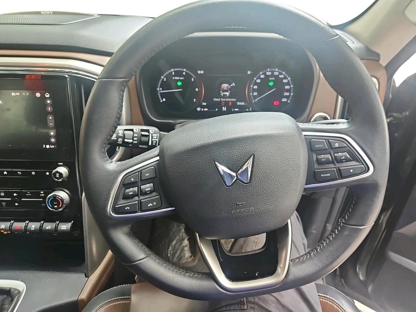 2023 Mahindra SCORPIO-N Z8 L DIESEL MT 2WD 7 STR, Diesel, Manual, 35,436 km, interior