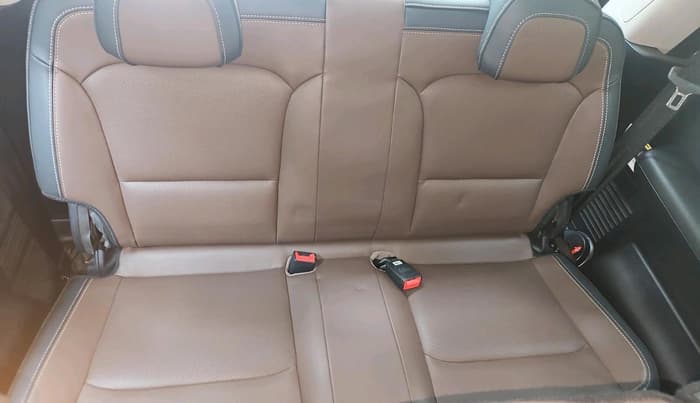 2023 Mahindra SCORPIO-N Z8 L DIESEL MT 2WD 7 STR, Diesel, Manual, 35,436 km, interior