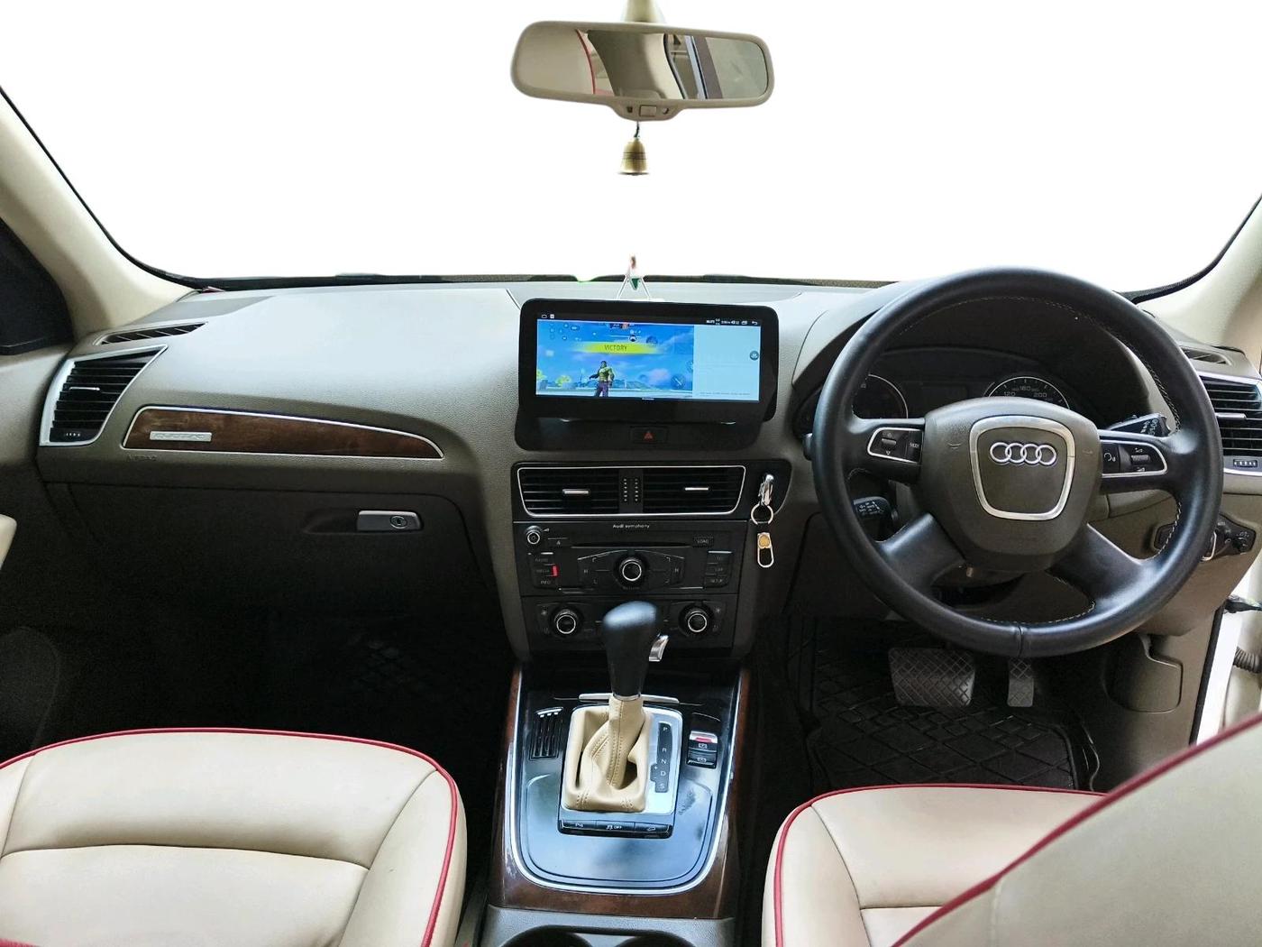 2011 Audi Q5 2.0 TDI QUATTRO, Diesel, Automatic, 1,70,009 km, interior