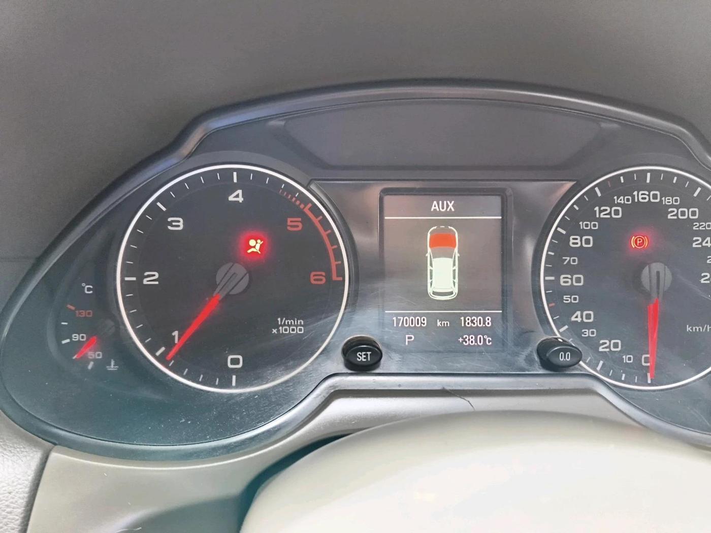 2011 Audi Q5 2.0 TDI QUATTRO, Diesel, Automatic, 1,70,009 km, interior