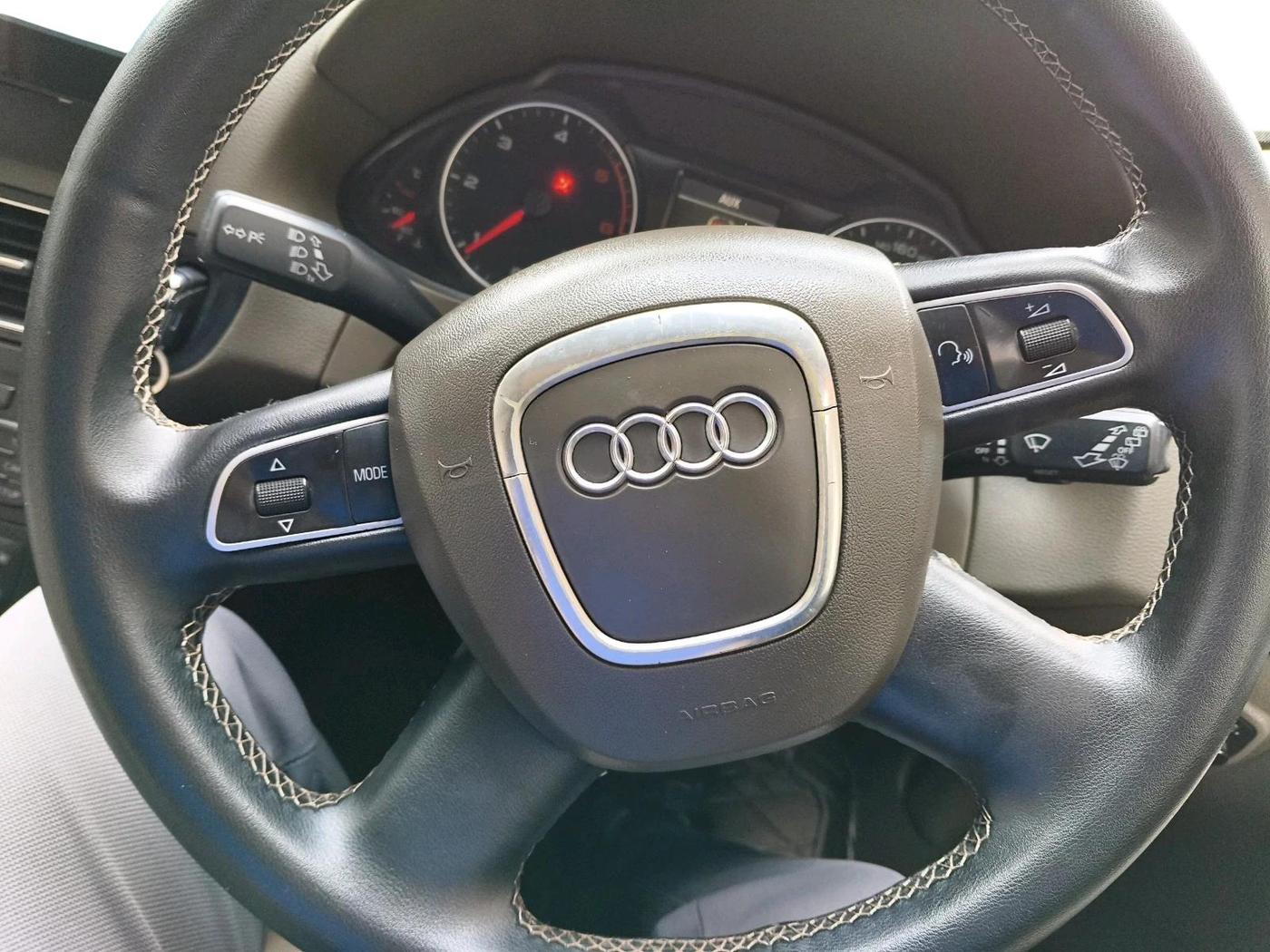 2011 Audi Q5 2.0 TDI QUATTRO, Diesel, Automatic, 1,70,009 km, interior
