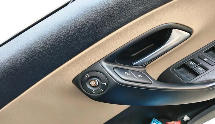 2016 Volkswagen Ameo HIGHLINE1.2L, Petrol, Manual, 74,424 km, interior