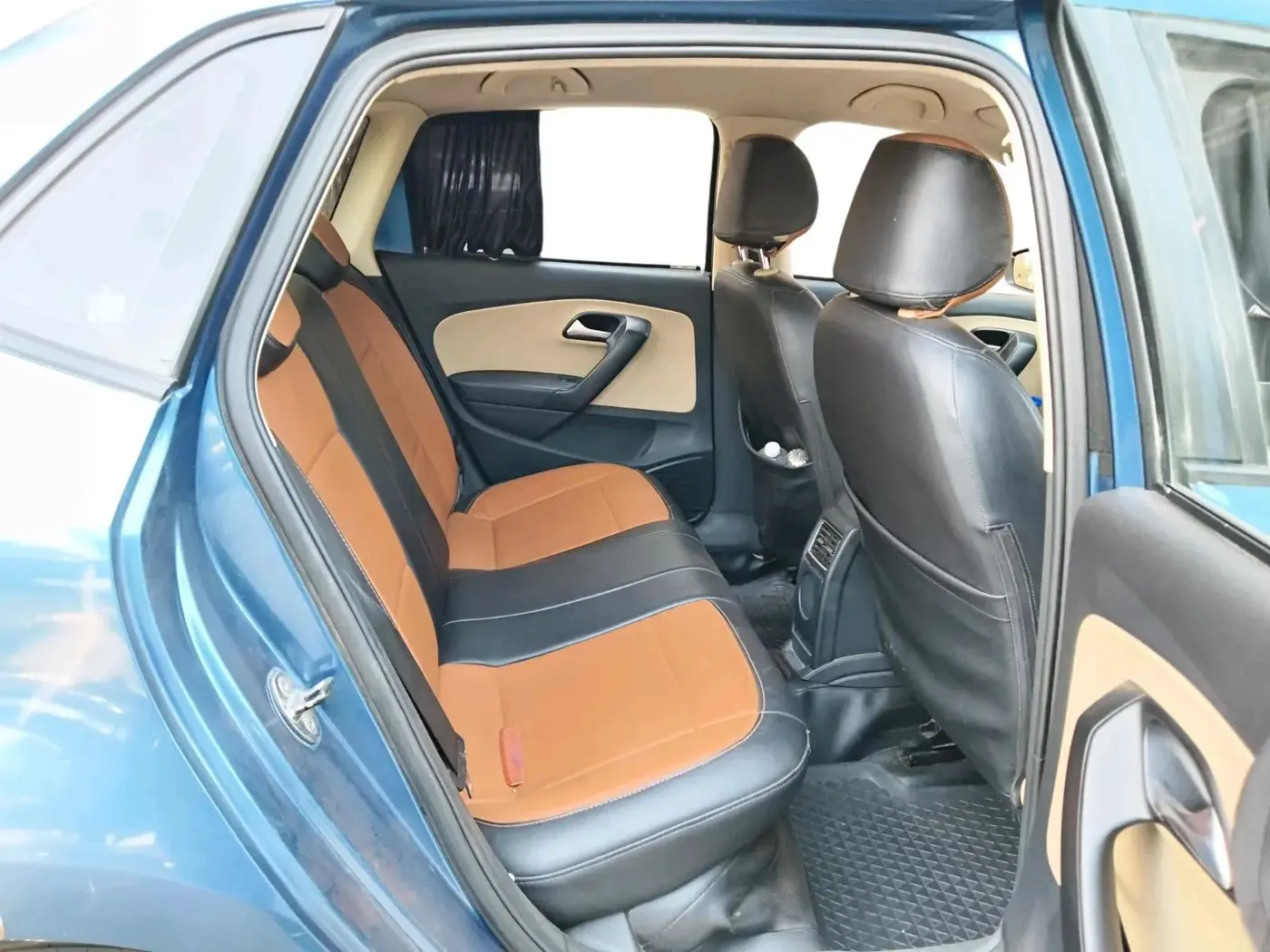 2016 Volkswagen Ameo HIGHLINE1.2L, Petrol, Manual, 74,424 km, interior
