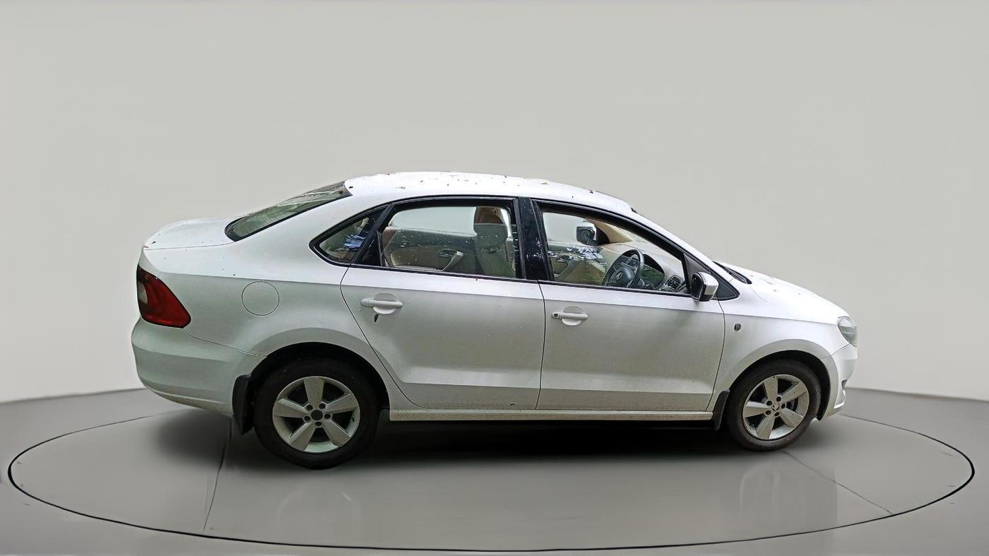 2014 Skoda Rapid 1.5 TDI CR ELEGANCE AT, Diesel, Automatic, 1,09,235 km, exterior