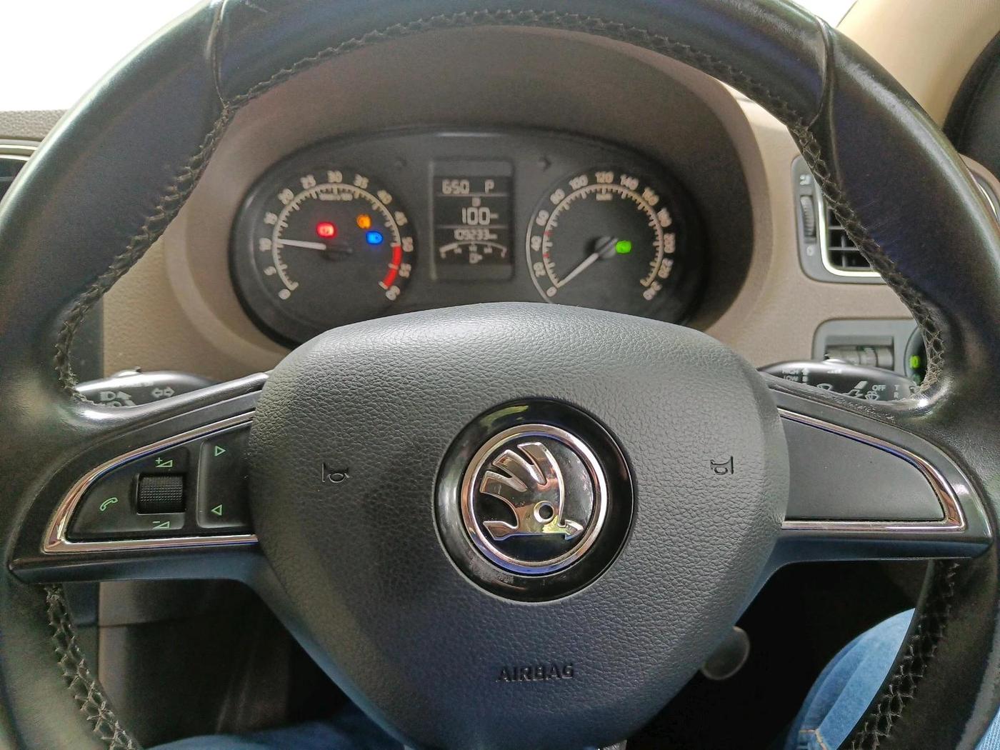 2014 Skoda Rapid 1.5 TDI CR ELEGANCE AT, Diesel, Automatic, 1,09,235 km, interior