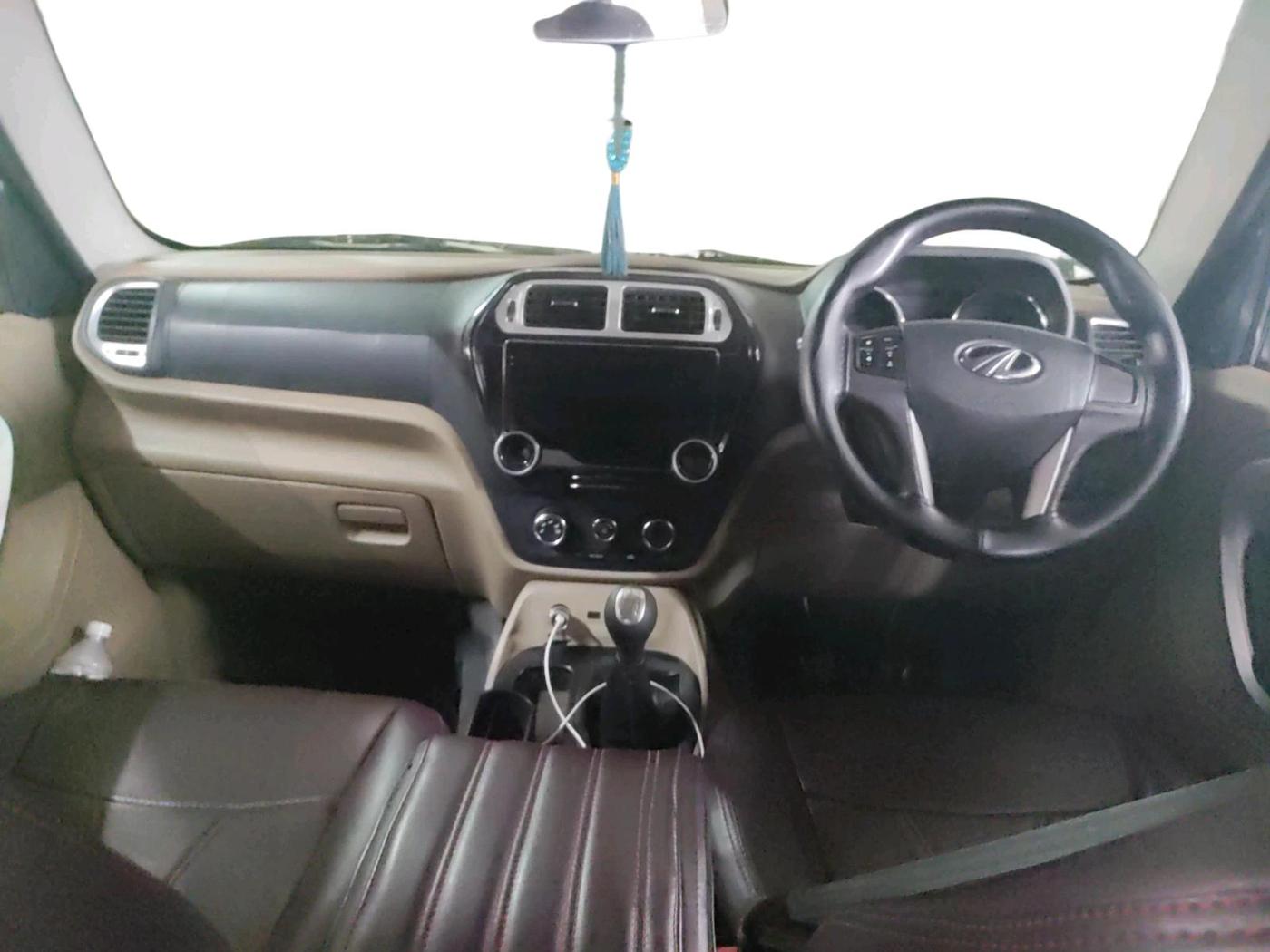 2016 Mahindra TUV300 T8, Diesel, Manual, 2,35,899 km, interior