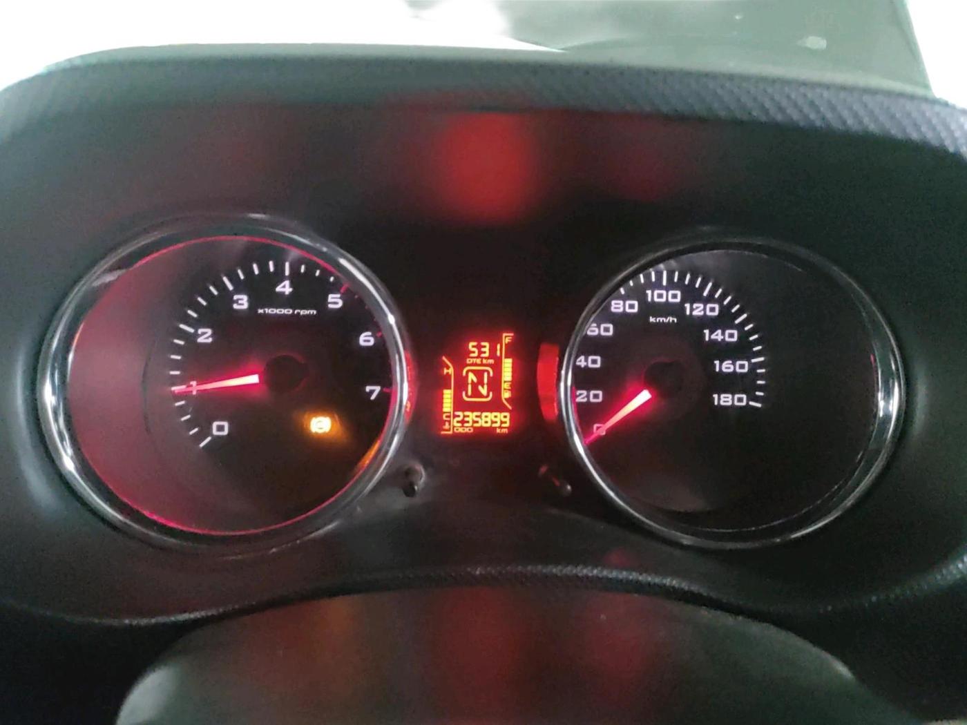 2016 Mahindra TUV300 T8, Diesel, Manual, 2,35,899 km, interior