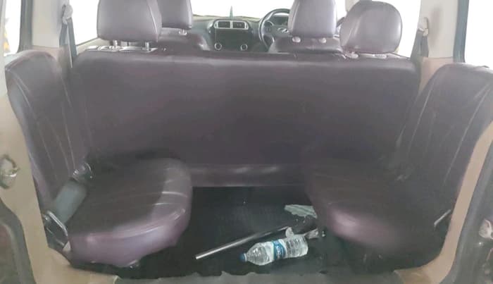 2016 Mahindra TUV300 T8, Diesel, Manual, 2,35,899 km, interior