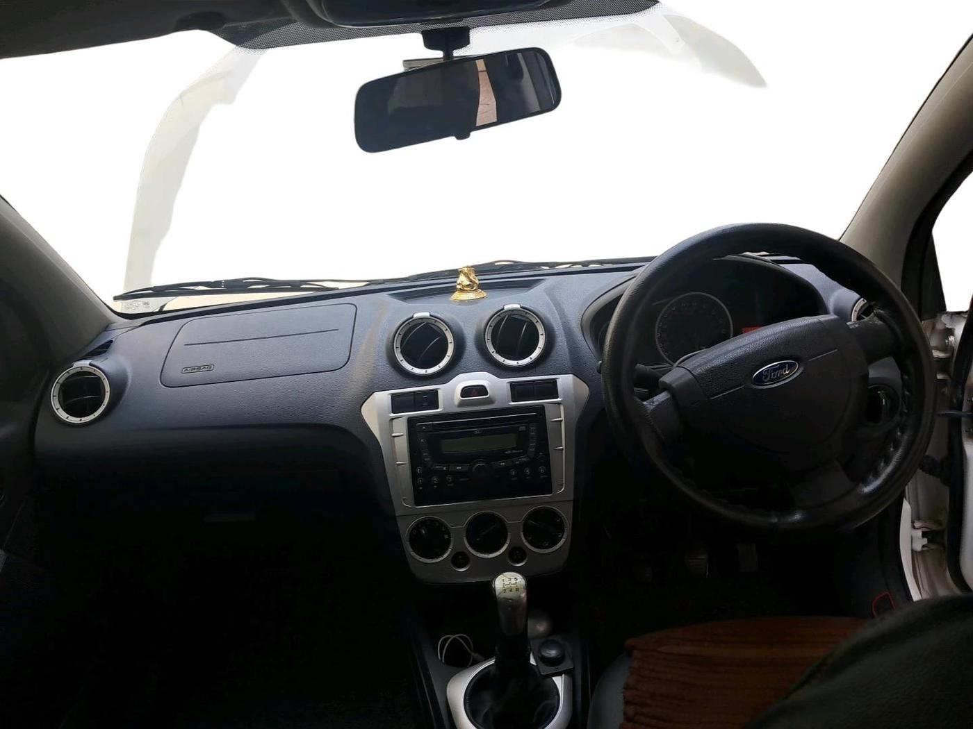 2013 Ford Figo TITANIUM 1.4 DIESEL, Diesel, Manual, 2,15,816 km, interior