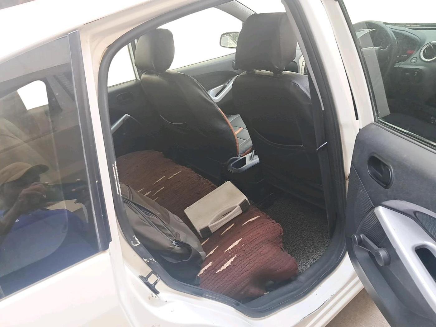 2013 Ford Figo TITANIUM 1.4 DIESEL, Diesel, Manual, 2,15,816 km, interior