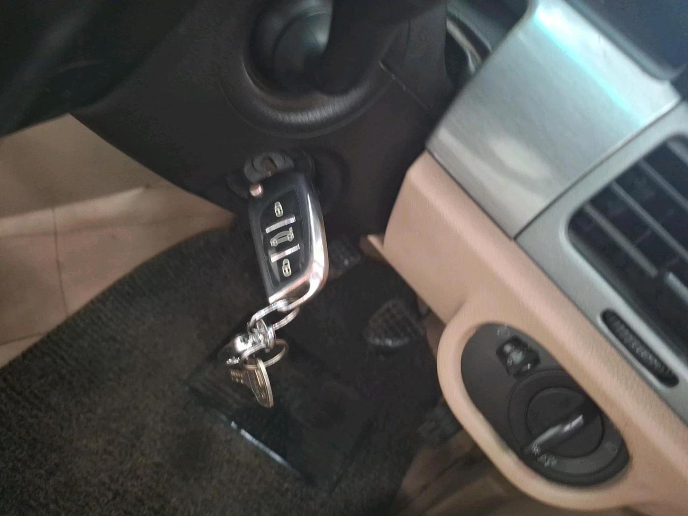 2014 Tata Safari Storme 2.2 EX 4X2, Diesel, Manual, 1,04,699 km, interior