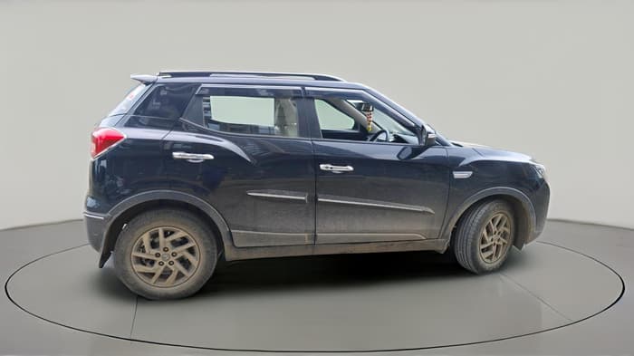 2023 Mahindra XUV300 W8 (O) 1.2 PETROL, Petrol, Manual, 7,568 km, exterior
