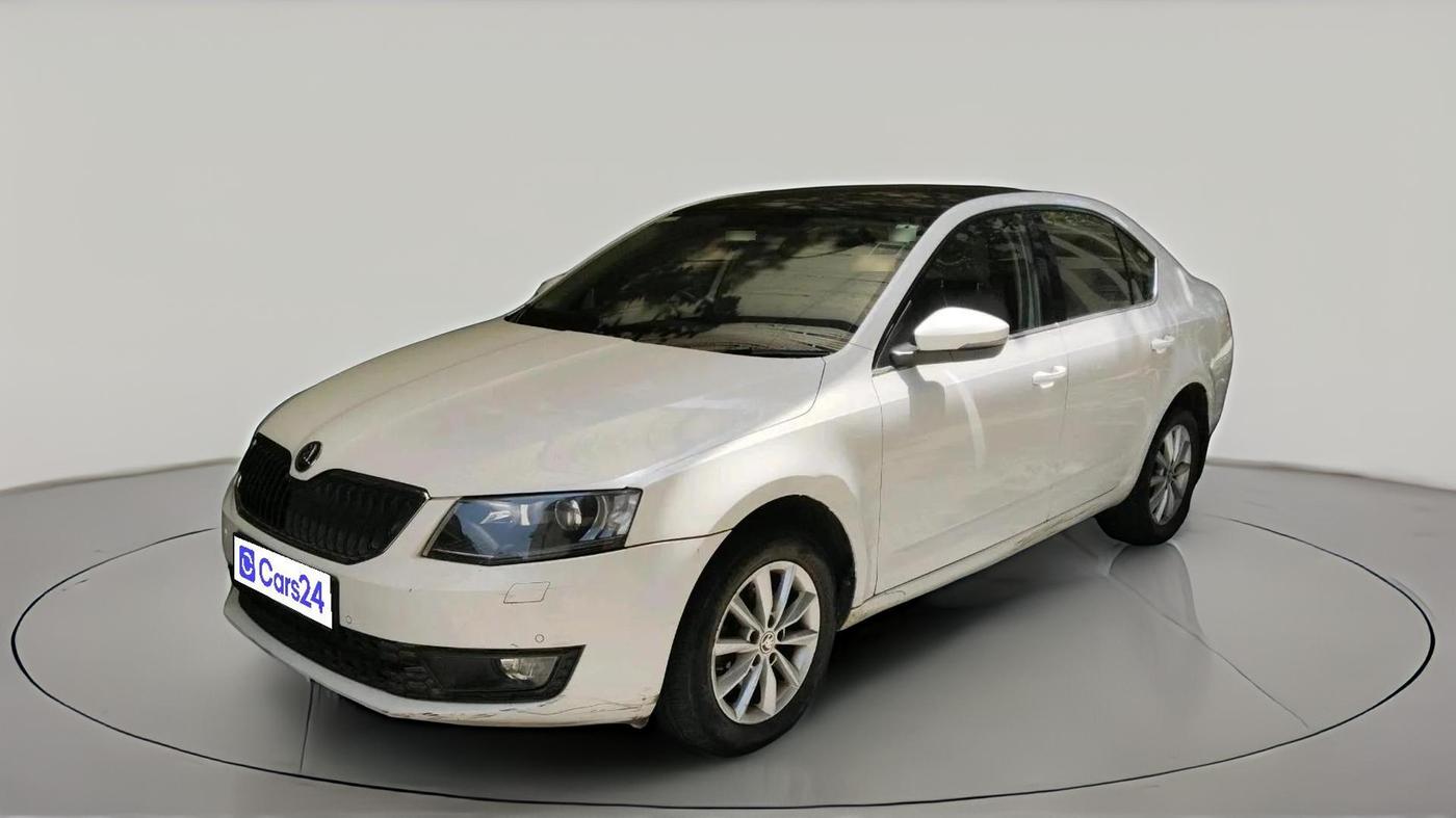 2015 Skoda Octavia ELEGANCE 2.0 TDI AT, Diesel, Automatic, 1,76,646 km, exterior