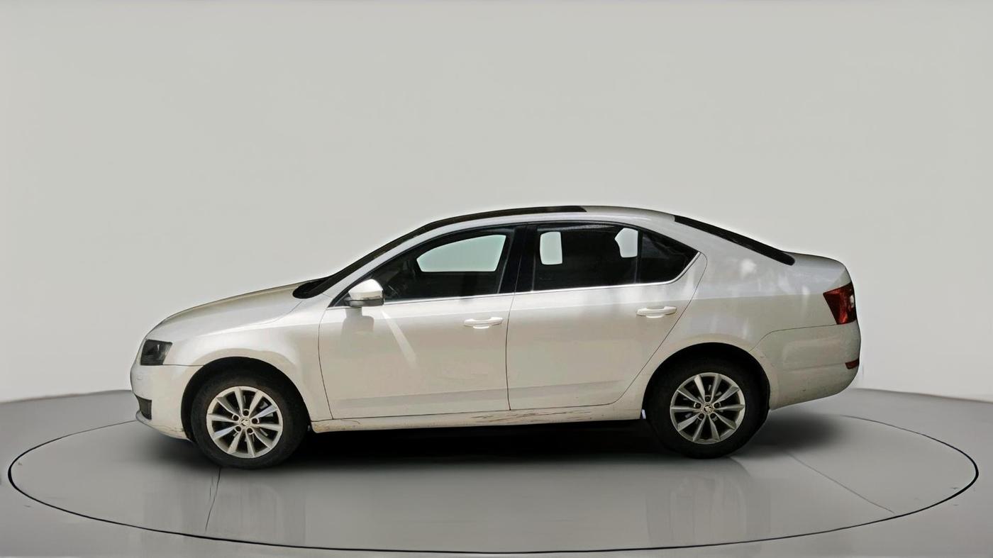 2015 Skoda Octavia ELEGANCE 2.0 TDI AT, Diesel, Automatic, 1,76,646 km, exterior