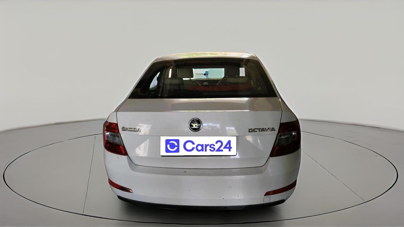 2015 Skoda Octavia ELEGANCE 2.0 TDI AT, Diesel, Automatic, 1,76,646 km, exterior