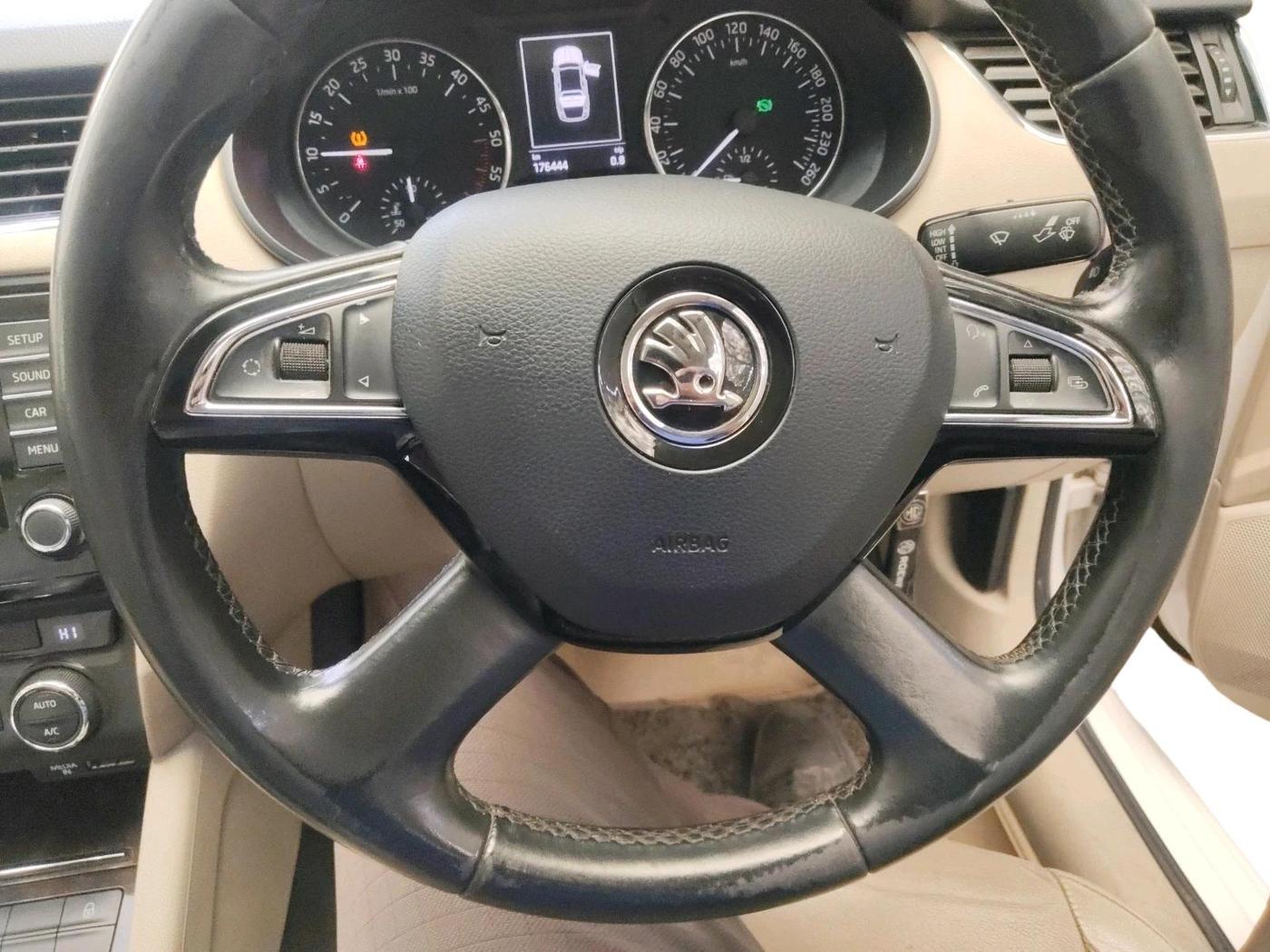 2015 Skoda Octavia ELEGANCE 2.0 TDI AT, Diesel, Automatic, 1,76,646 km, interior