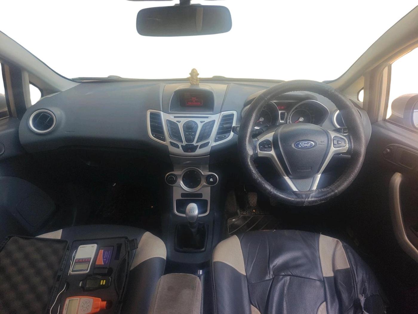 2013 Ford Fiesta TITANIUM+ DIESEL, Diesel, Manual, 1,02,138 km, interior