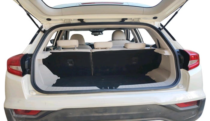 2021 Mahindra XUV300 W8 (O) 1.5 DIESEL, Diesel, Manual, 1,21,097 km, exterior