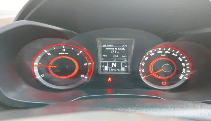 2021 Mahindra XUV300 W8 (O) 1.5 DIESEL, Diesel, Manual, 1,21,097 km, interior