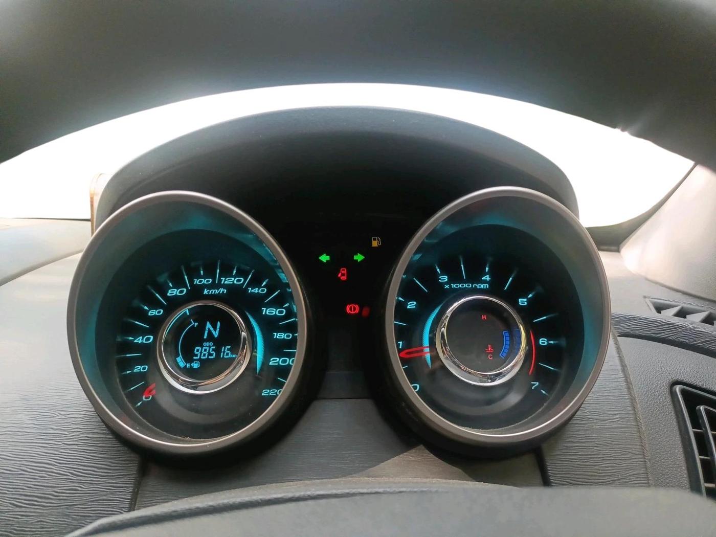 2021 Mahindra XUV500 W7, Diesel, Manual, 98,516 km, interior