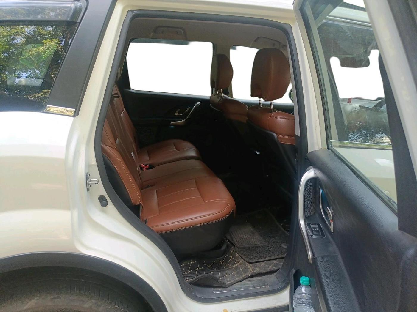 2021 Mahindra XUV500 W7, Diesel, Manual, 98,516 km, interior