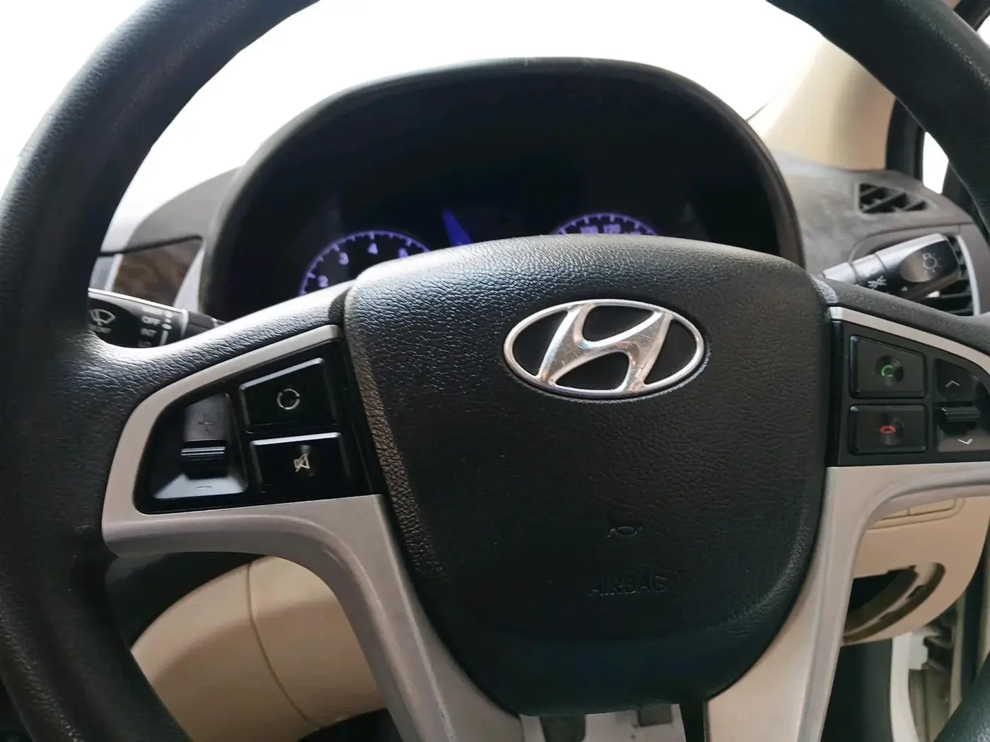 2011 Hyundai Verna FLUIDIC 1.6 VTVT SX, Petrol, Manual, 9,999 km, interior